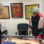 Guinness record holder Anil Dhanak meets Amitabh Bachchan during a special moment celebrating the legacy of Bollywood classic Deewaar.