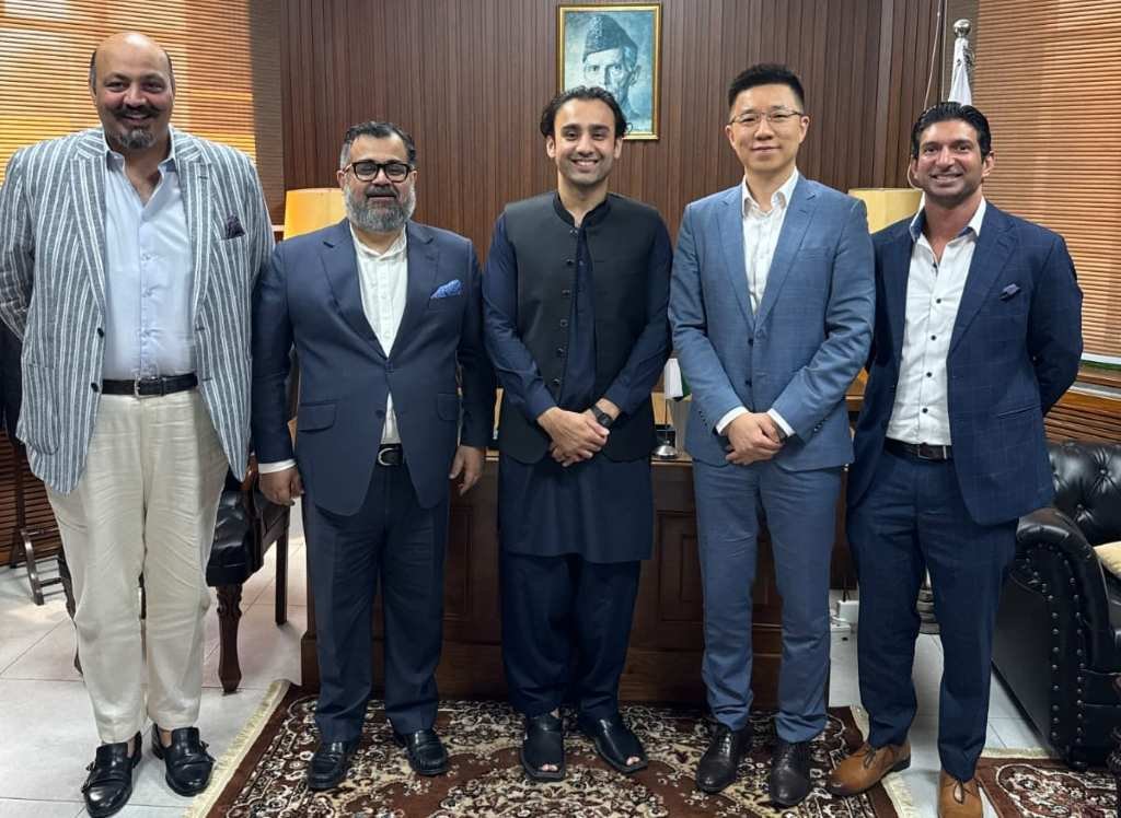 PVARA chairman Bilal Bin Saqib meeting Huawei delegation on cybersecurity cooperation in Pakistan