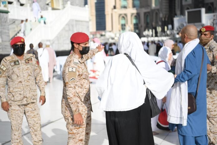 Pilgrims gather in Makkah as Saudi authorities enforce Hajj permit regulations during Hajj 1447